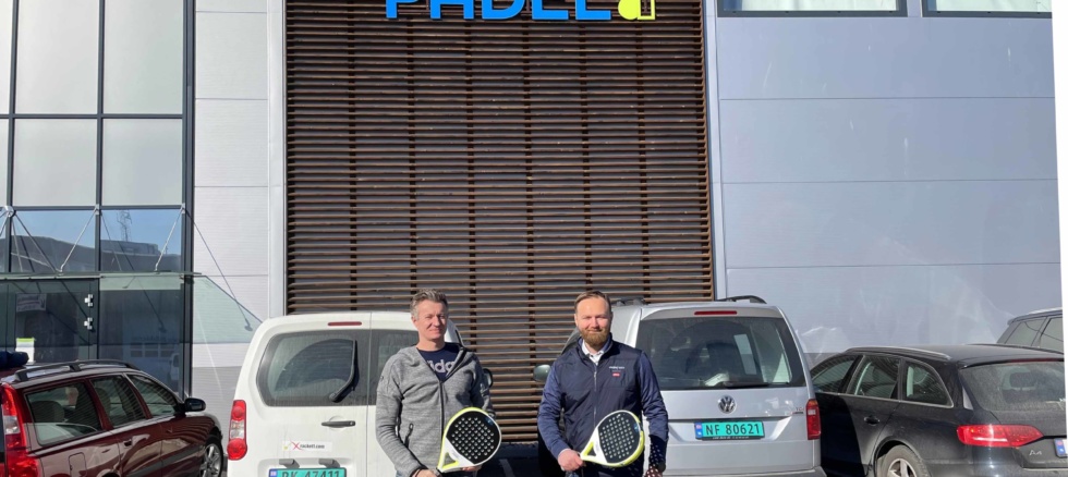 https://vikenfiber.dentsucreative.no/wp-content/uploads/2022/04/Daglig-leder-i-Drammen-Padel-Daniel-Picard-til-v.-og-bedriftsradgiver-i-Viken-Fiber-Stian-Jensen-foran-dagens-hall-pa-Berskaug.-30.03.22.-4670-980x438.jpg